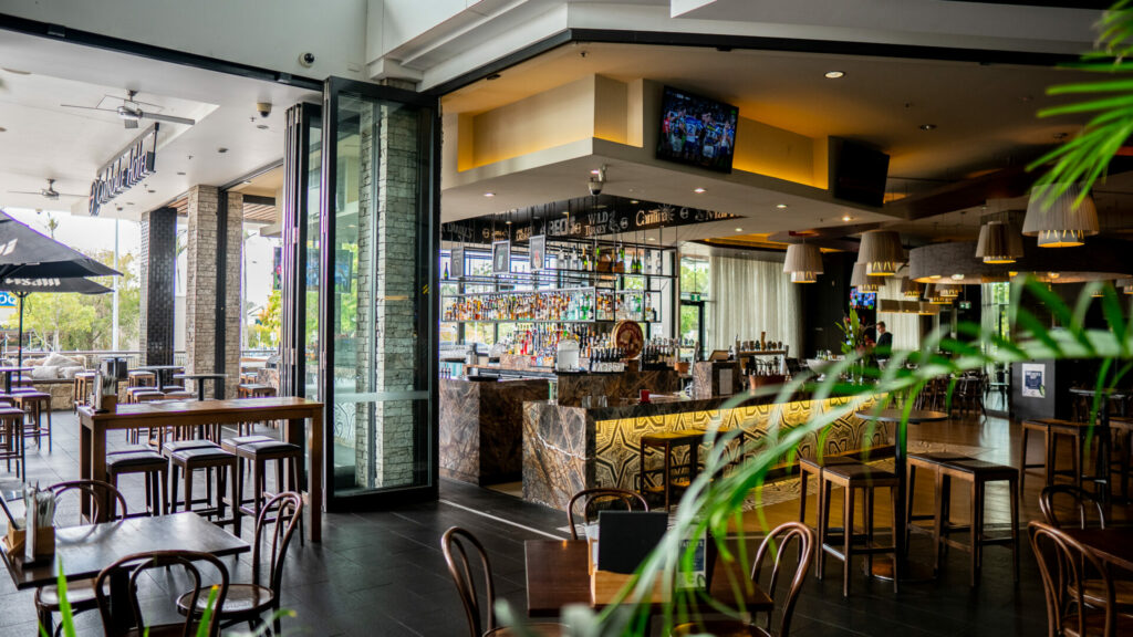Family Friendly Pub, Bistro Visit The Carindale Hotel, Brisbane